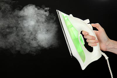 Det kræver energi at fordampe vand, så det kommer på gasform.